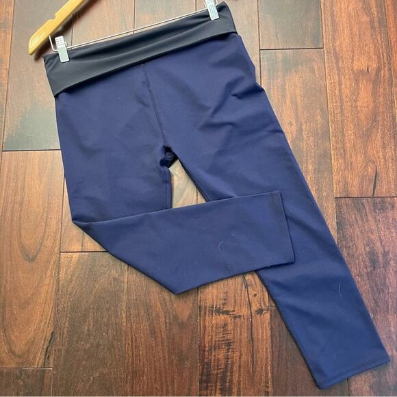 Fabletics Black Navy Foldover Crop Leggings Size M - Picture 3 of 8